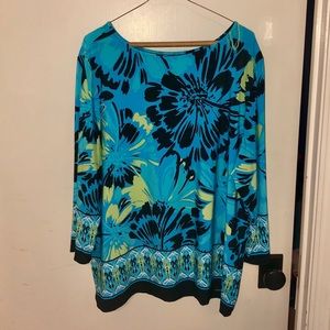 2x Women’s Butterfly Blouse